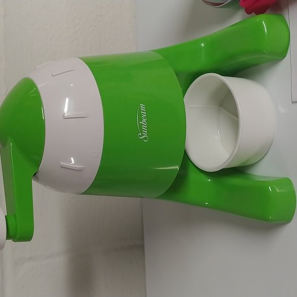 Sunbeam manual snow cone maker - Picture 4 of 5